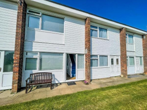 Lovely Chalet To Hire In Scratby Nearby The Beach In Norfolk Ref 76165B